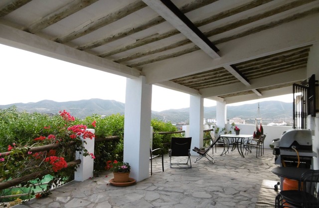 Restored miller house, Private pool and gardens, reversible AC, very quiet, pets