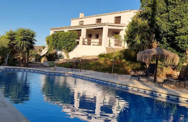 Restored miller's house, private pool and gardens, very quiet, pets