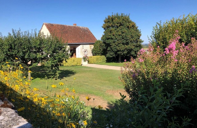 Restored old house in countryside with enclosed garden - Pets allowed - Near Chinon vineyards