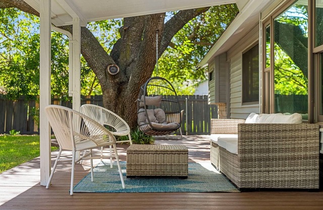 Retreat with Trails+ Shaded Yard+ Near Apple+ Domain