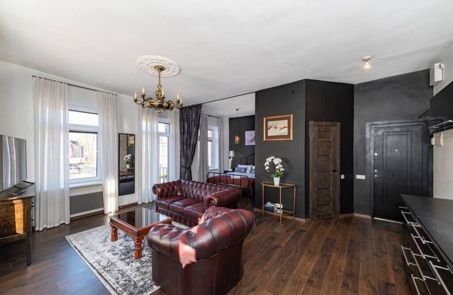 Retro Studio Old Town Apartment by Hostlovers