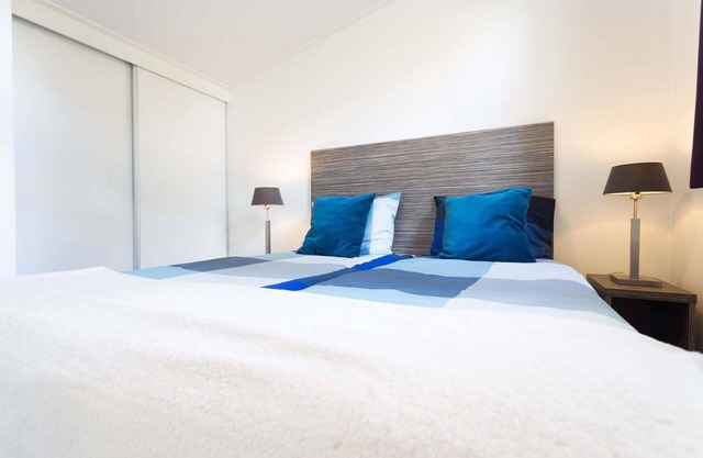 ✓ Rialto at Parc de IJsselhoeve ✓ Holiday home for 5 persons ✓ Located in Nieuwerkerk aan den IJssel (Zuid-Holland) ✓ Holiday park next to the IJssel ✓ Book directly through the park