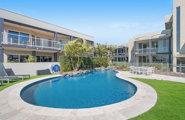 Riana Moorings 20 - Stylish Waterfront Apartment