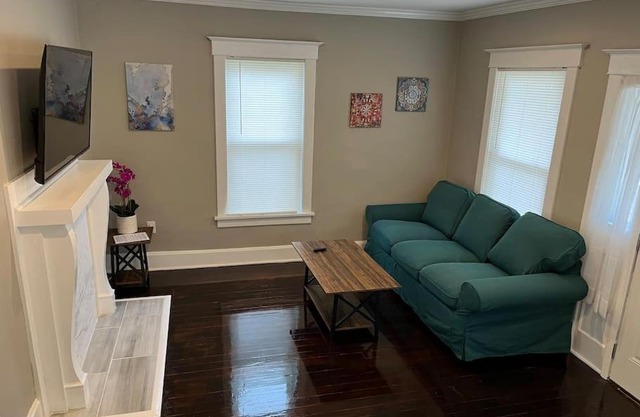 Ridgeway 2 Bedroom House near Xavier Downtown