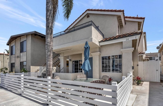 Right By The Sand, Entire 3-Bedroom House In Belmont Shore