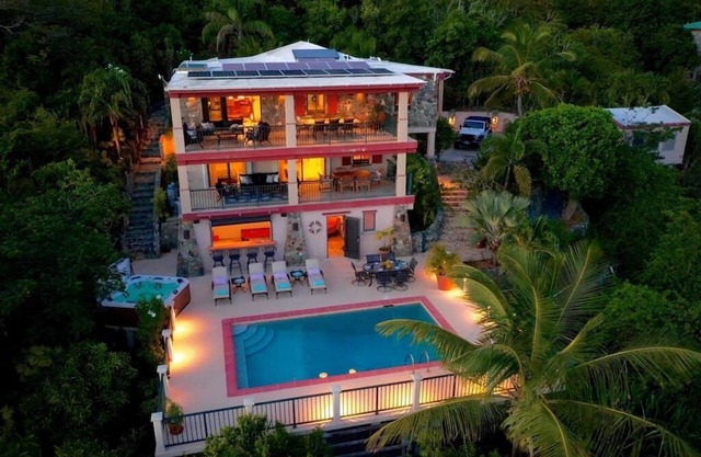 Riley's Retreat - Spacious Villa with Private Pool
