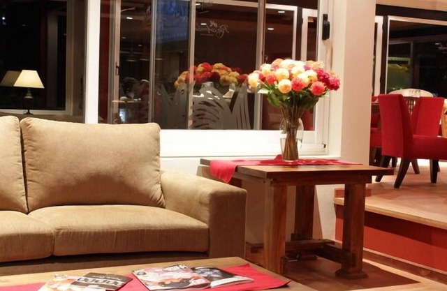 Rio Arriba Suites Apartments y Resto
