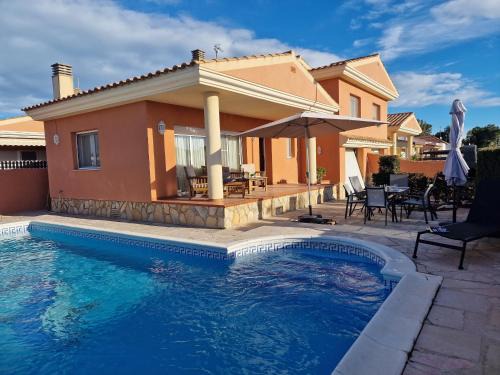 Riumar "Estrella", 300m to beach, private pool, On-Site-Service, dog beach