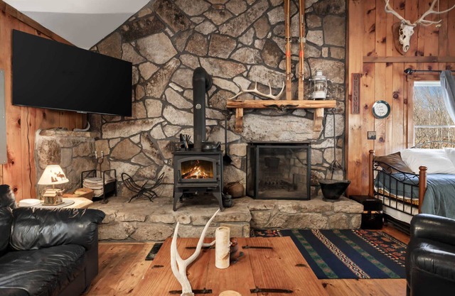 River Access, Loft, Deck, WiFI & Pet Friendly