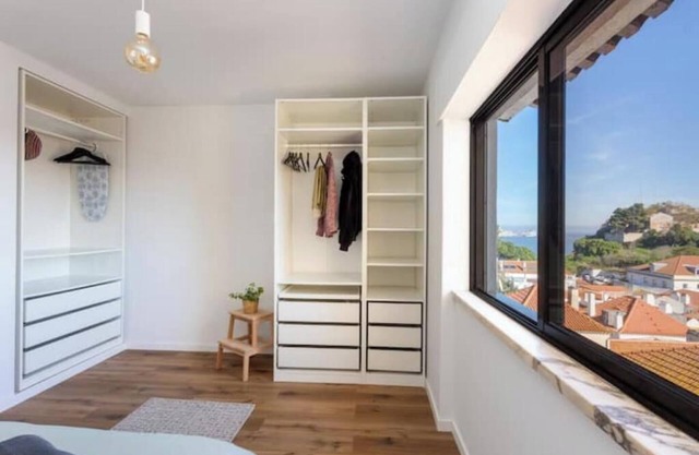 River Breeze in Almada Velha