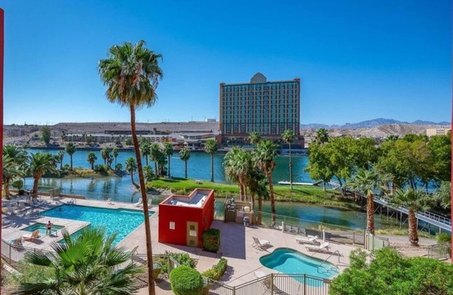River Front Condo, Private Beach, Boat Launch, Pool & Spa, Water Taxi to Casinos