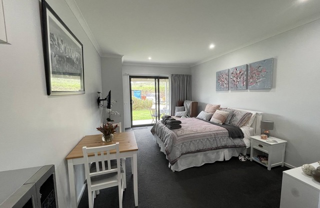 River Gardens Axedale Pet friendly B & B Farm stay - Motel Room