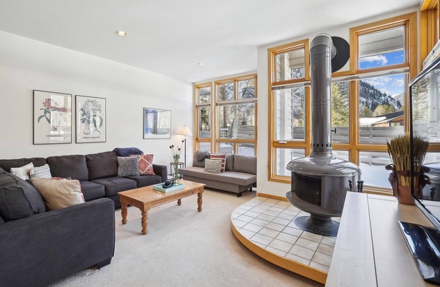 River Glen 107C-Downtown Frisco Condo-onsite Hot Tub!
