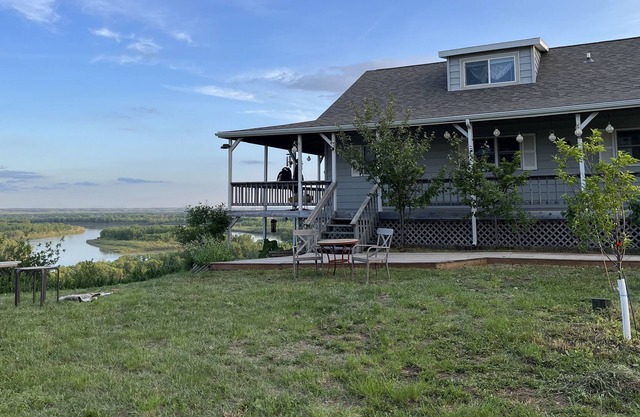 River Hacienda #1 - Private 2 Story Home with Missouri River View