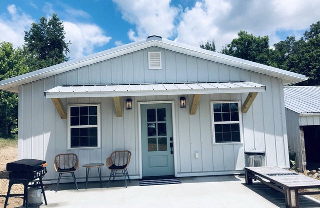 River Home& 15 acres with your own beach next to Hodgson Mill.