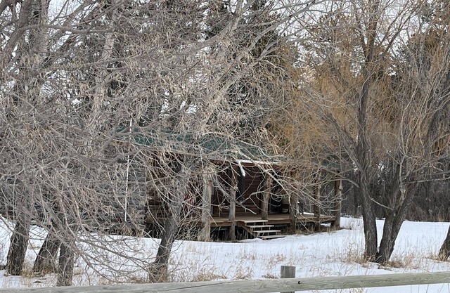 River Retreat - Tongue Canyon on the river with hottub & AC on 7.5 private acres