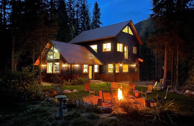 River Run Lodge - Your Tranquil Retreat 20 minutes from Glacier National Park