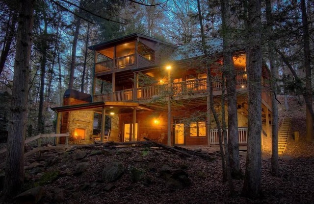 River Rush Cabin- Steps away from Riverside | Outdoor Living | Fightingtown Creek
