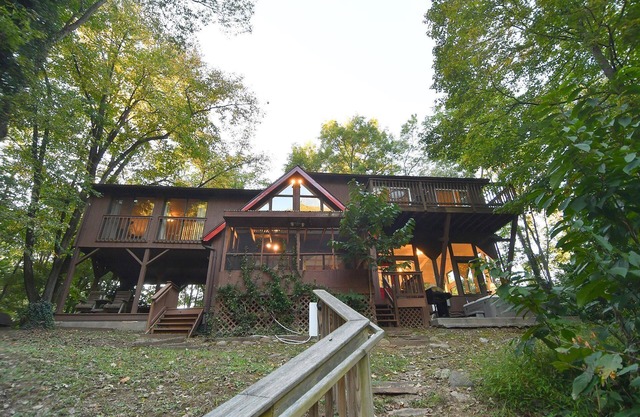 River Time Cabin -time Floats Away!
