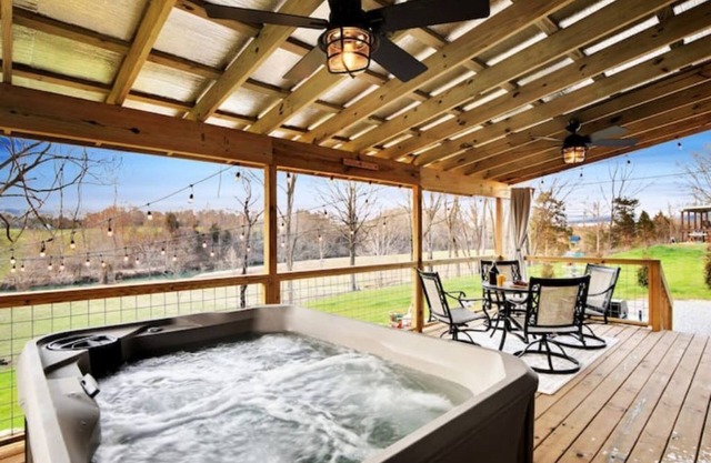 River View Hot Tub Getaway Near Waterfalls, Hiking, Kayaking & Breweries