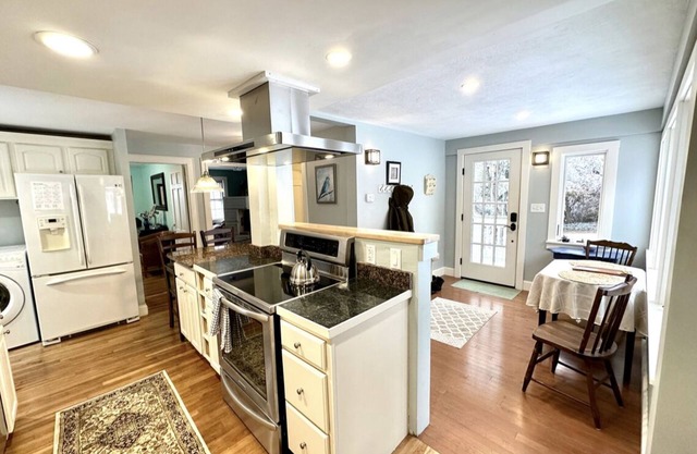 River walk private woods perennial gardens patio and grill 4 bedrooms 2 bathroom
