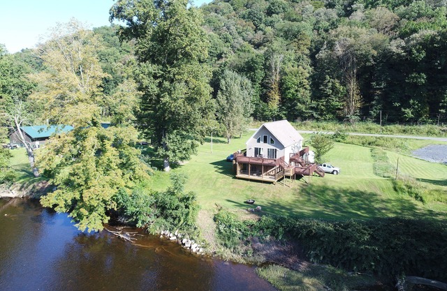 River Watch- Riverfront House on the Cheat River WaterTrail