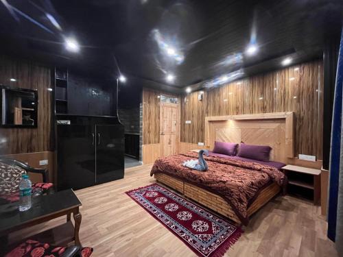 Riverbed Stays And Little Tibet Cafe