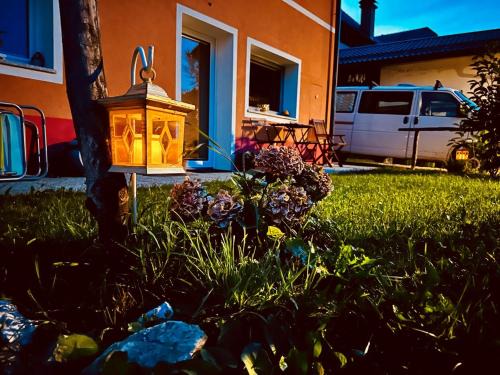 Riverdance with mountain view, garden and private parking