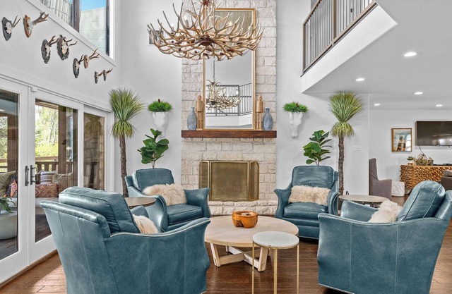 Riverfront | 5 Acres | 2 Hot Tubs | Sleeps 17
