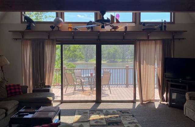 Riverfront Cabin with Access to Dock and Mississippi