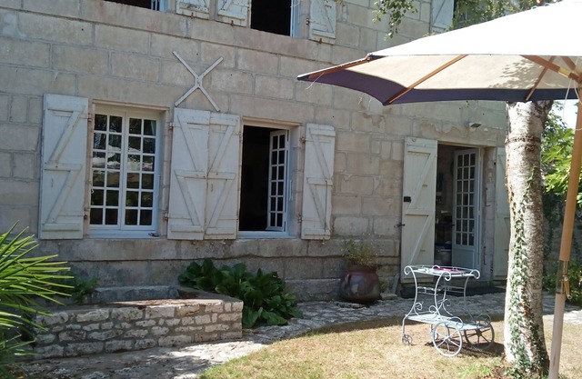 Riverfront house 400 m from beach