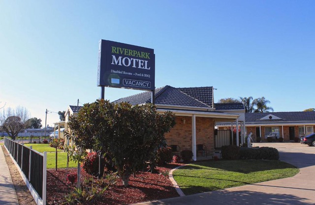 RiverPark Motel