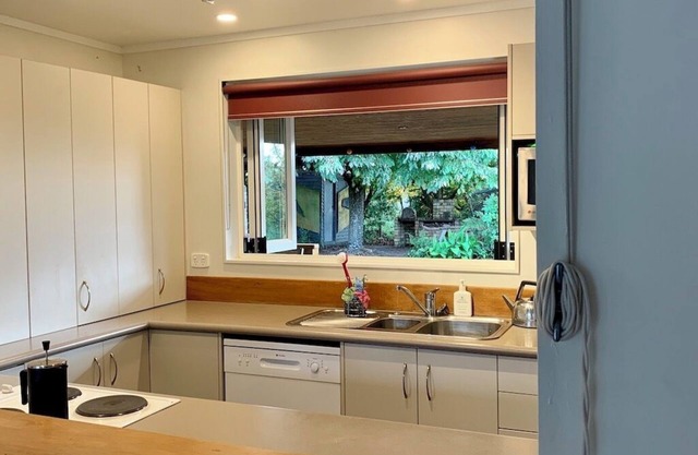 Riverside accommodation which is perfect for groups. Pizza oven, covered deck.