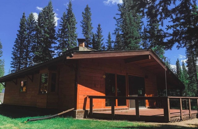 Riverside Bragg Creek Cabin in the Heart of Town
