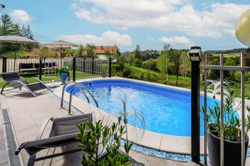 Riverside House with Pool and Hot Tub - Happy Rentals