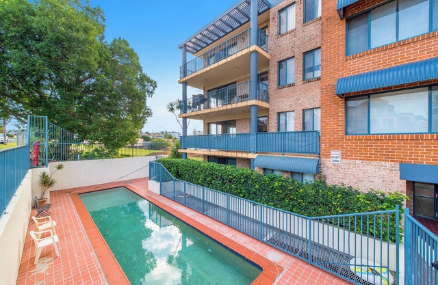 Riverview 13: 2 BR, 1 BA Apartment in Port Macquarie, Sleeps 4