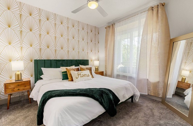 Riverwalk Luxe Apartment, Stunning pool, King Bed