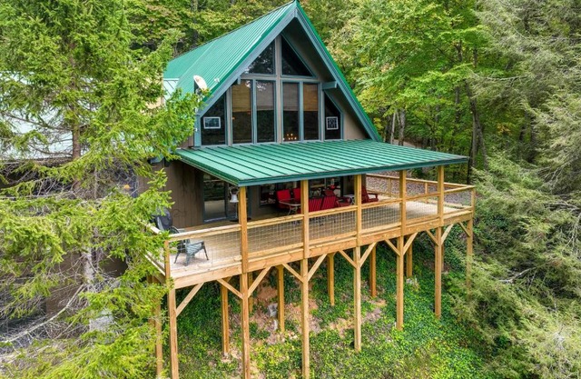 Robbinsville Vacation Rental with Covered Balcony