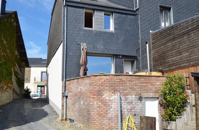 Rochehaut Hideaway With Tub