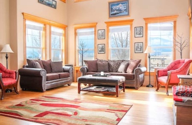 Rock Creek Schoolhouse. Historic Charm! Gorgeous Views! Sleeps 15