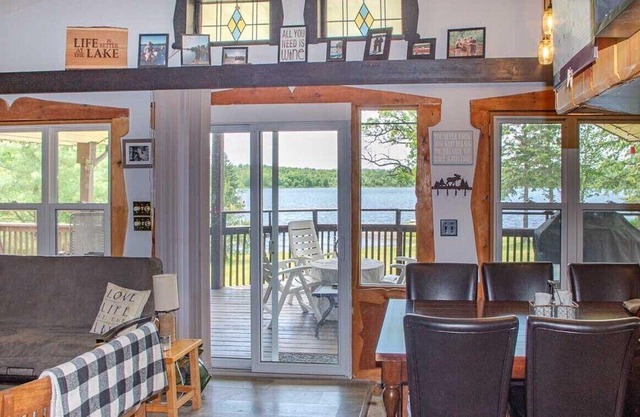 Rock Heaven - Affordable Cottage w/Large Grass Lawn & Deck, Great Swimming