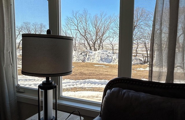 Rock Mountain Retreat, your tranquil getaway in Coronach. Pet-friendly!