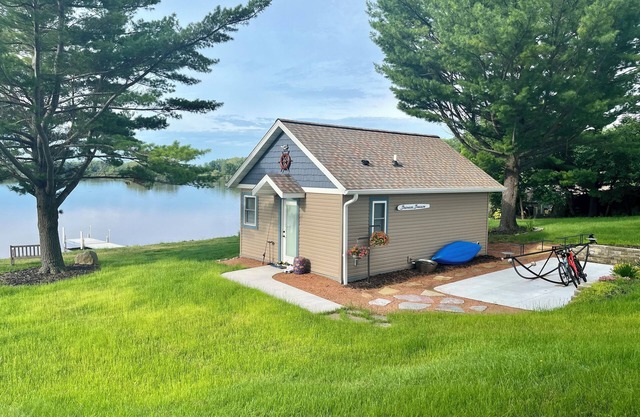 Rock River Retreat Boathouse Bungalow.Relax, Refresh, and Enjoy this Zen Den