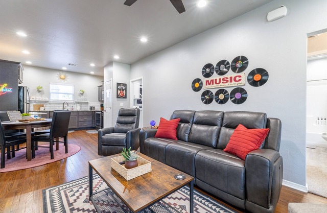 Rock & Roll Chickasha | Fiber | TV | W/D | Parking
