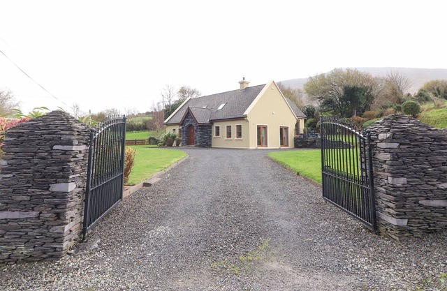 ROCKLANDS HOUSE, pet friendly in Beaufort, County Kerry