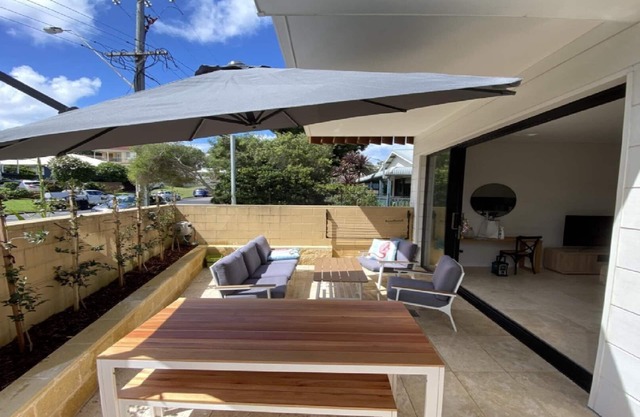 ROCKPOOL #2 | Short walk to beach, shops, cafes | Accom Holidays