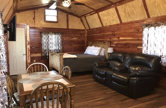 Rocky Top Winery Beautiful Rustic Cedar Cabin