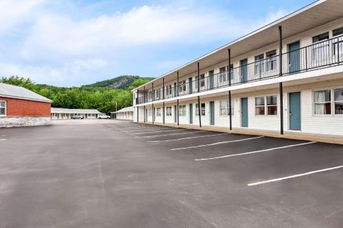 Rodeway Inn Gorham Riverside