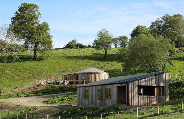 ROLLING HILLS, family friendly, with open fire in Bishop's Castle