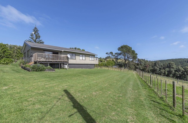 Rolling Hills Retreat - Otaua Holiday Home